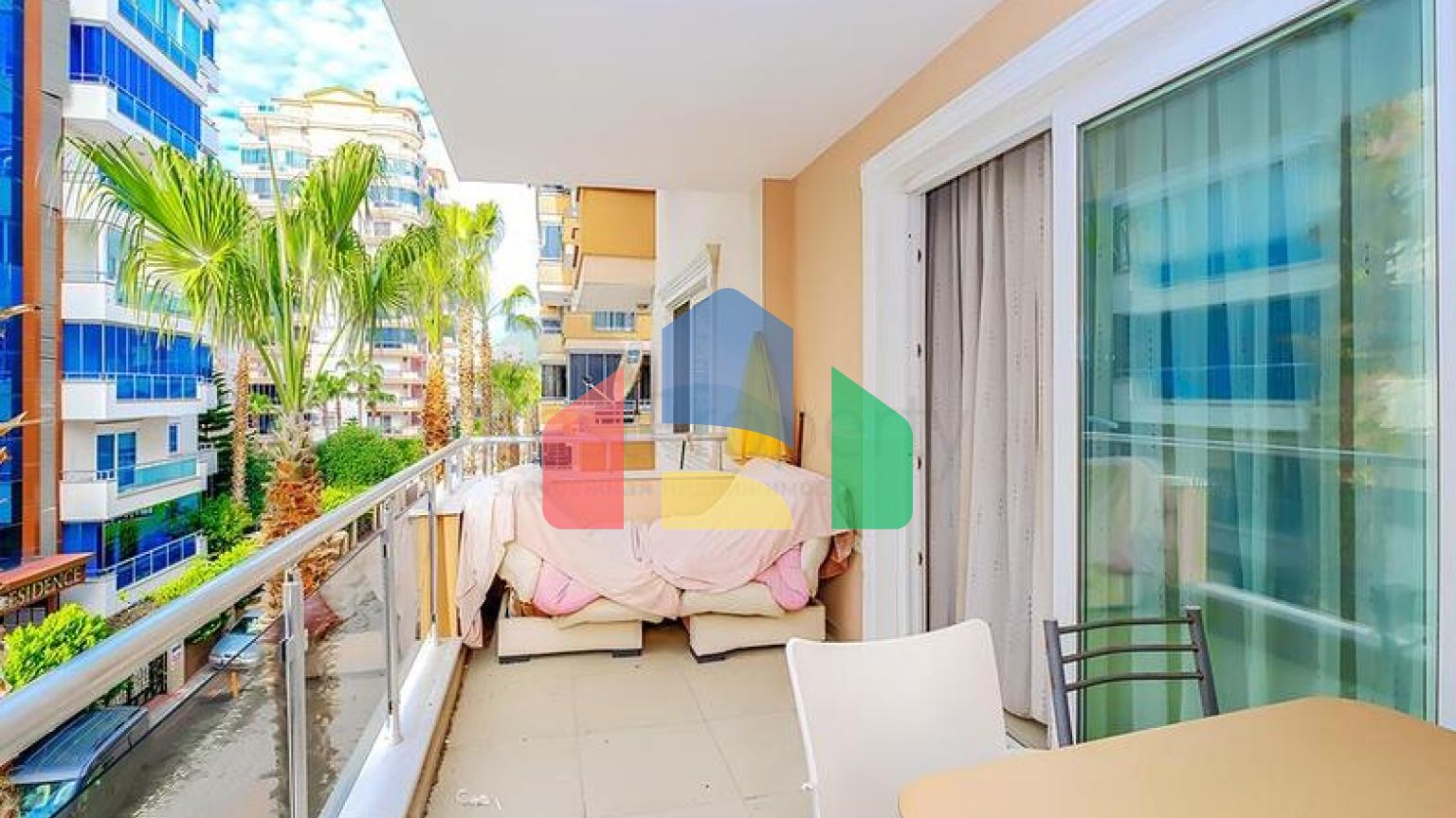 Уютная меблированная квартира 1+1 в жилом комплексе с бассейном