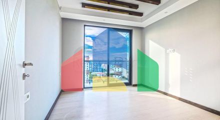 Просторная квартира 2+1 в современном комплексе в Махмутларе