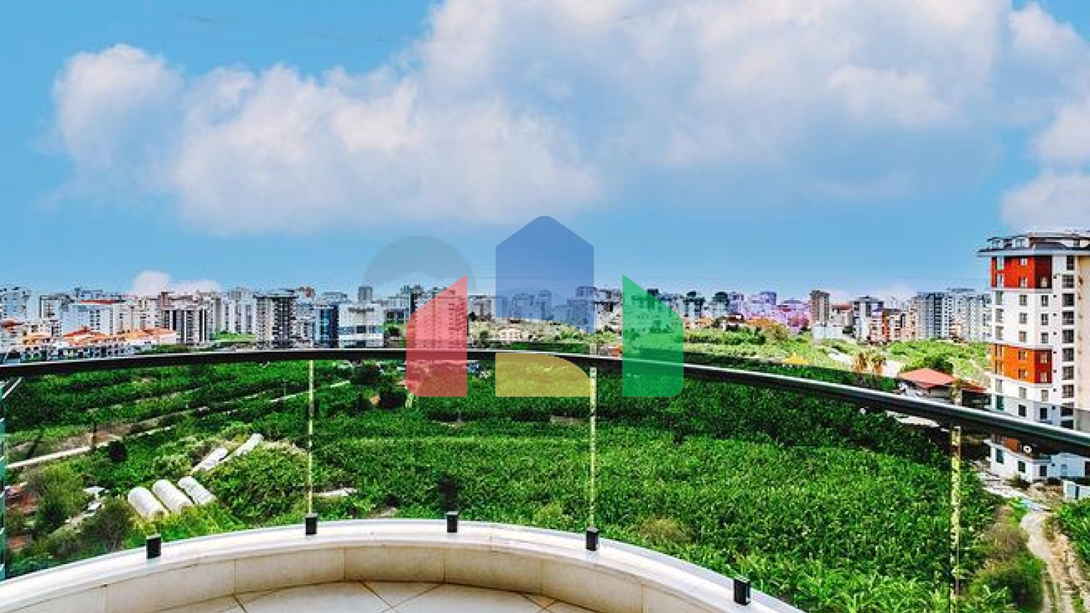 Просторная квартира 2+1 в современном комплексе в Махмутларе