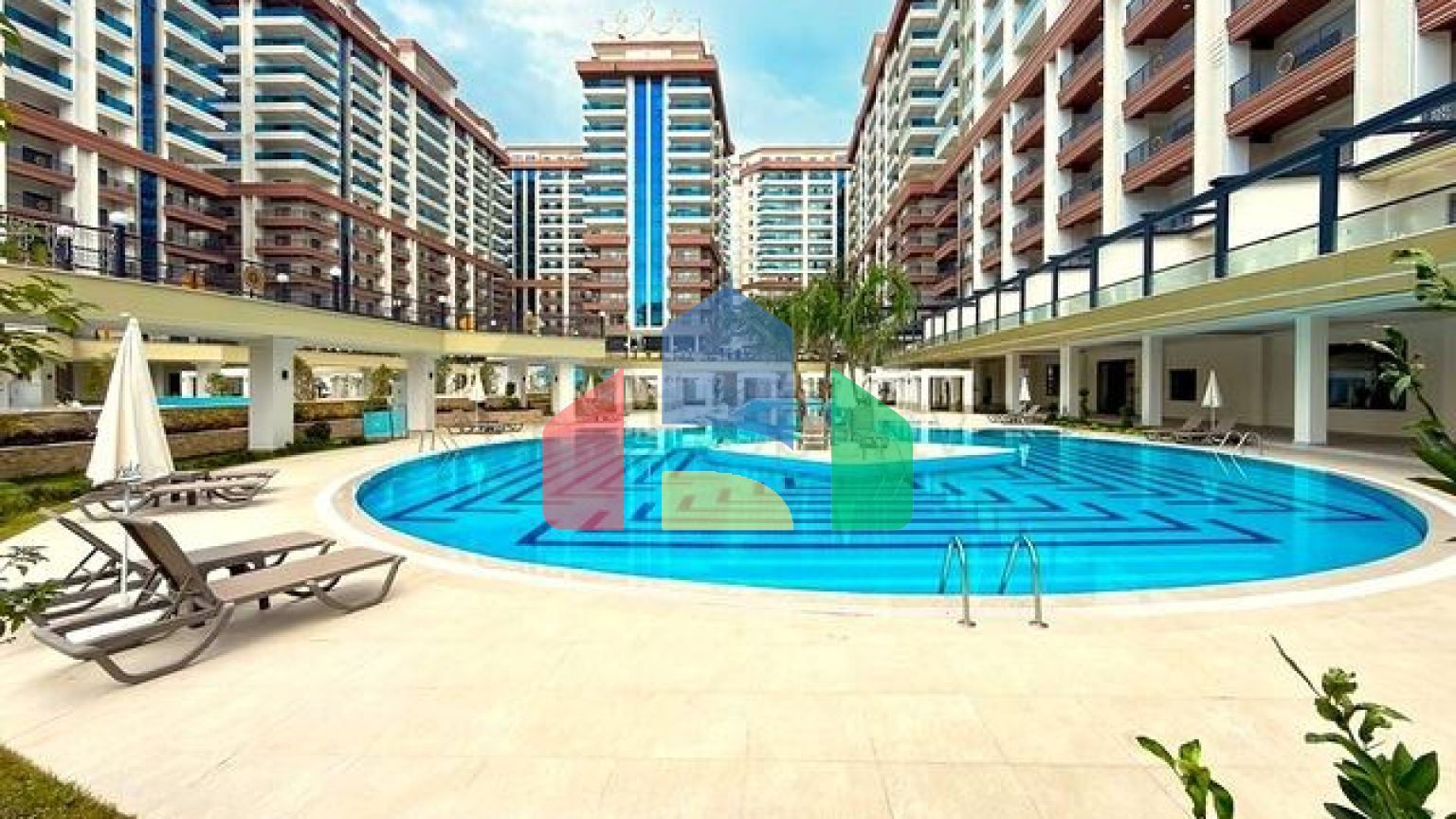 Просторная квартира с современным дизайном в Махмутларе