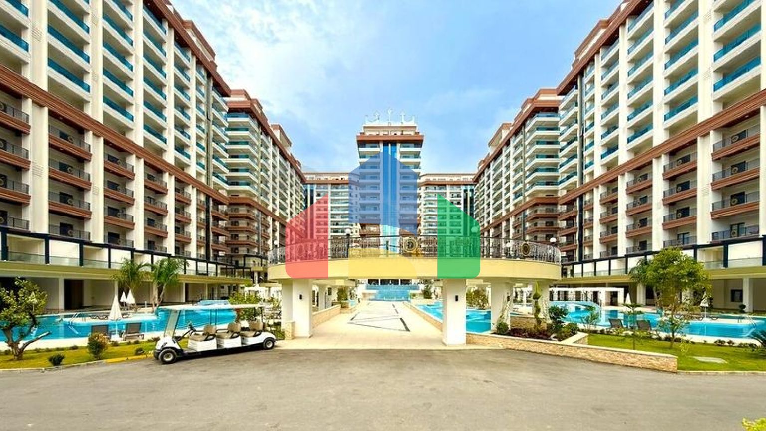 Просторная квартира с современным дизайном в Махмутларе