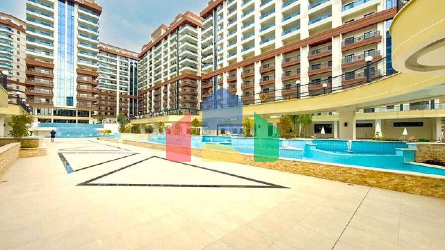 Просторная квартира с современным дизайном в Махмутларе