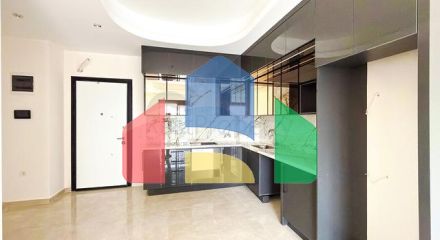 Просторная квартира с современным дизайном в Махмутларе