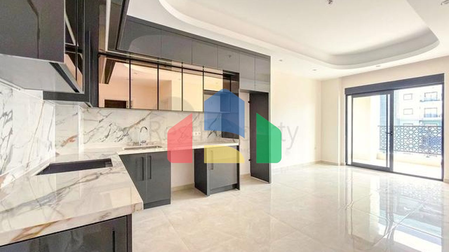 Просторная квартира с современным дизайном в Махмутларе