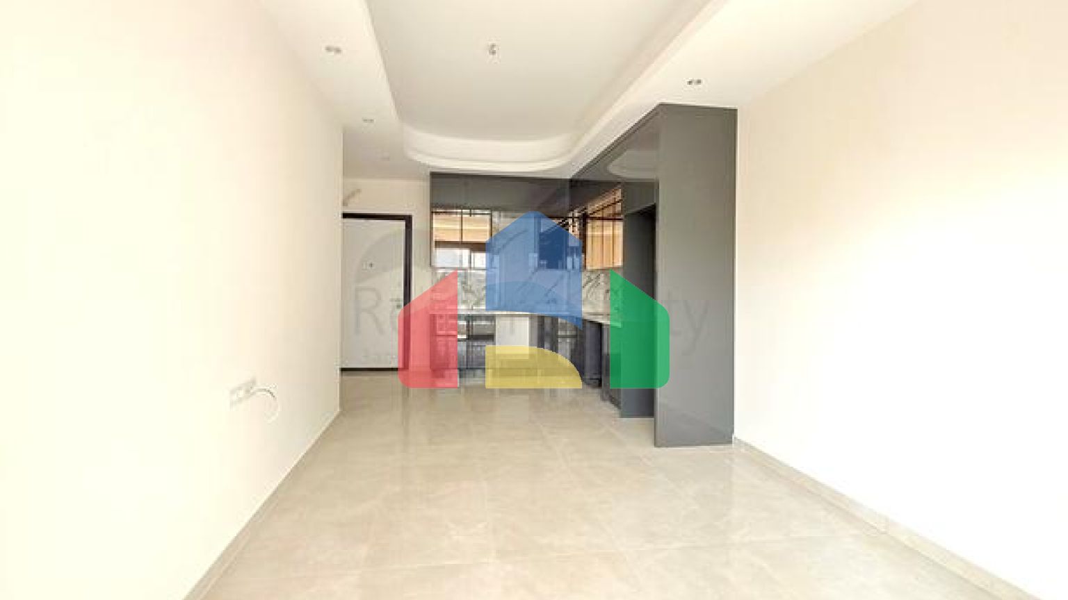 Просторная квартира с современным дизайном в Махмутларе