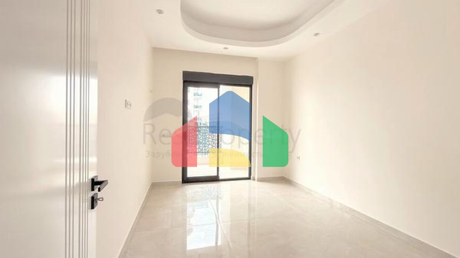 Просторная квартира с современным дизайном в Махмутларе