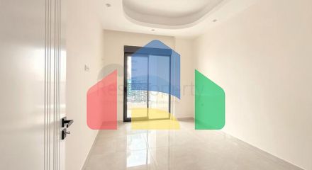 Просторная квартира с современным дизайном в Махмутларе