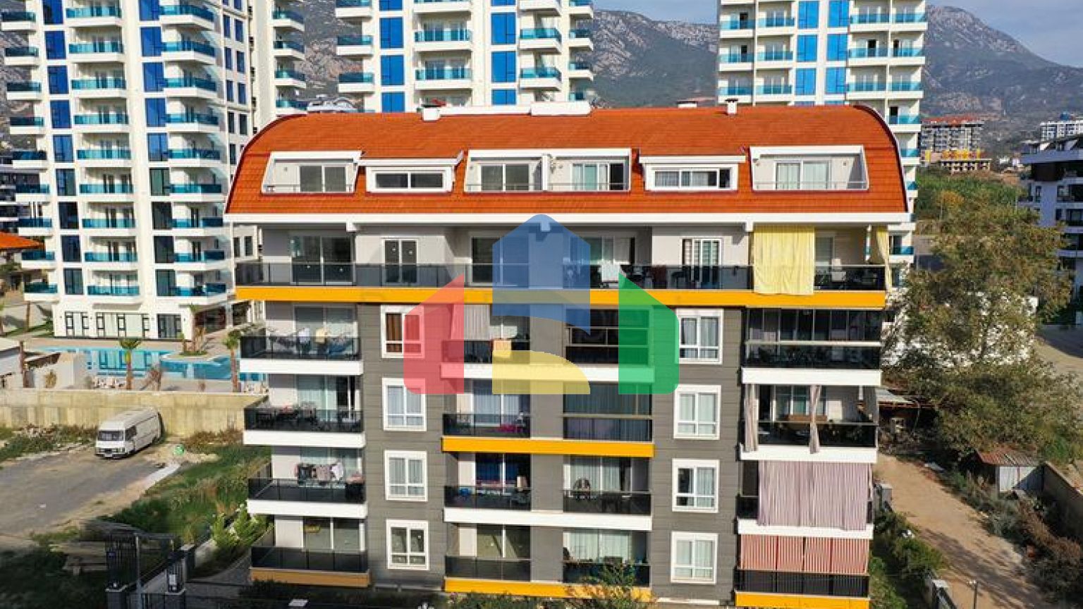 Квартира 2+1 в современном комплексе рядом с морем в Махмутларе