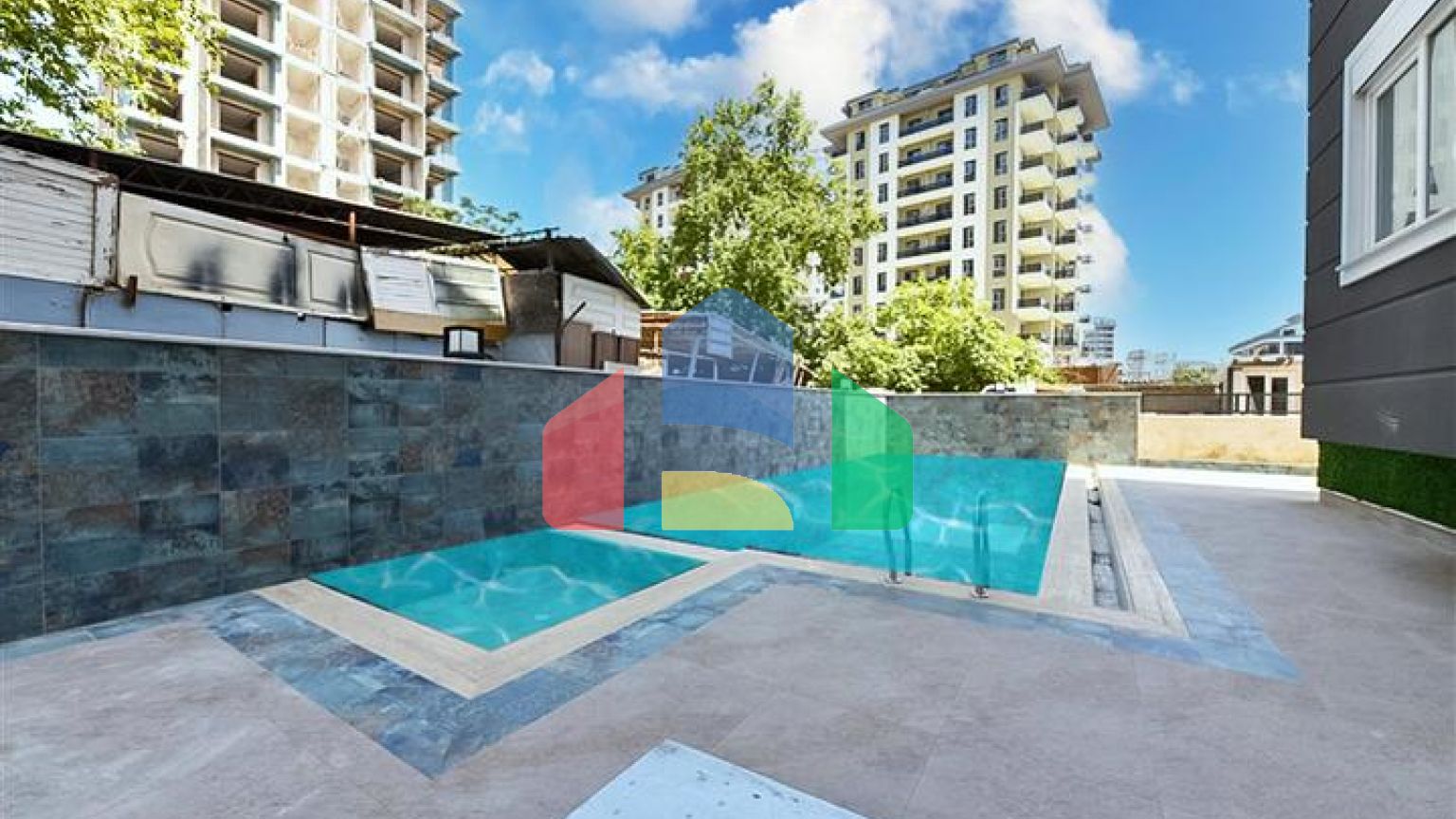 Квартира 2+1 в современном комплексе рядом с морем в Махмутларе