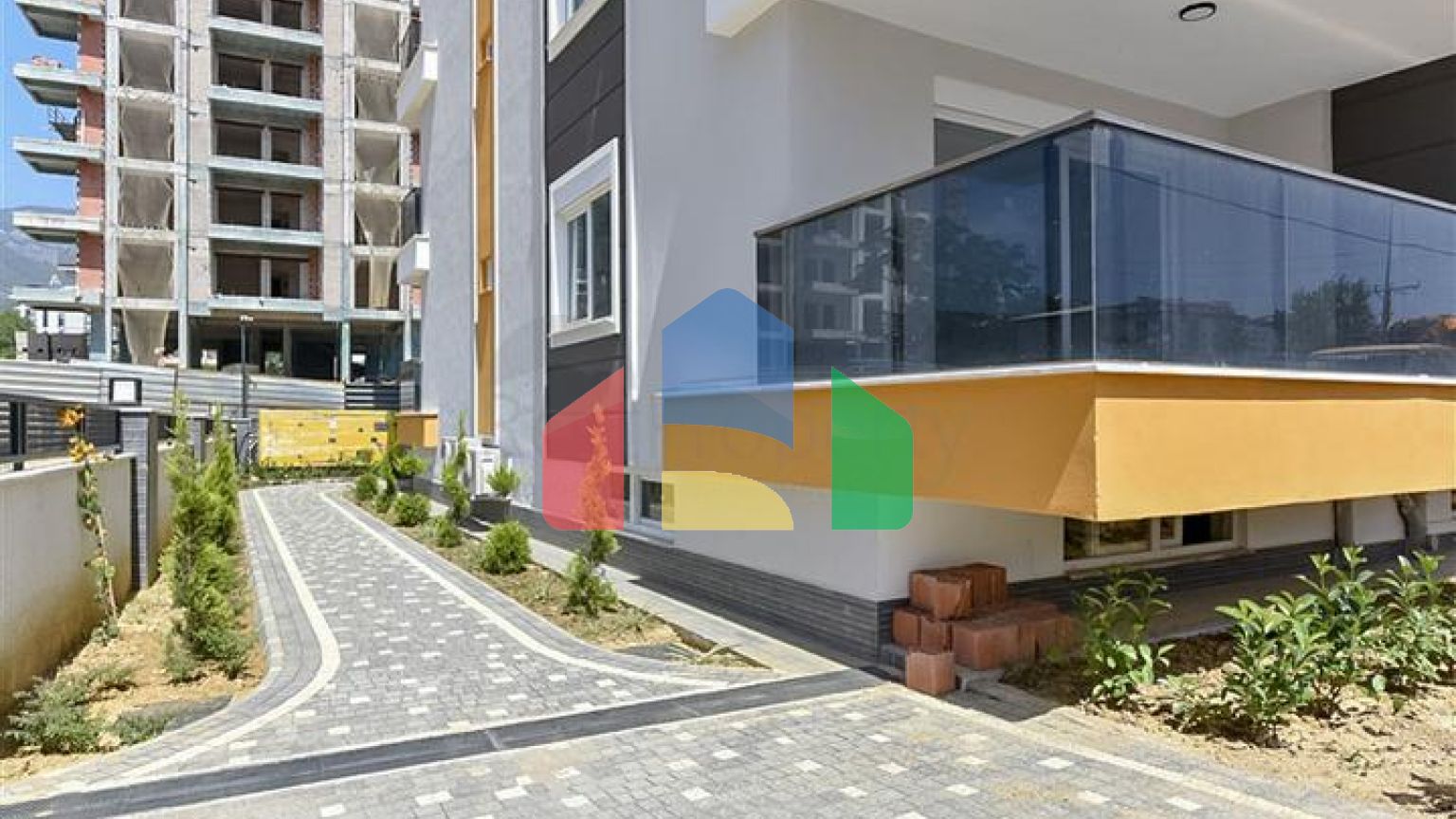 Квартира 2+1 в современном комплексе рядом с морем в Махмутларе