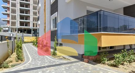 Квартира 2+1 в современном комплексе рядом с морем в Махмутларе