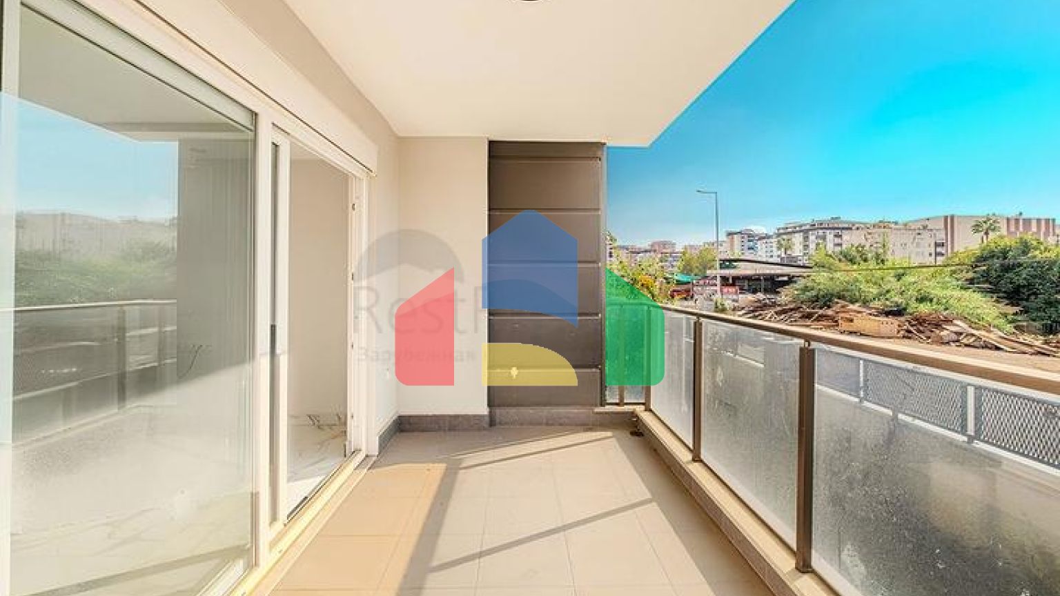 Квартира 2+1 в современном комплексе рядом с морем в Махмутларе