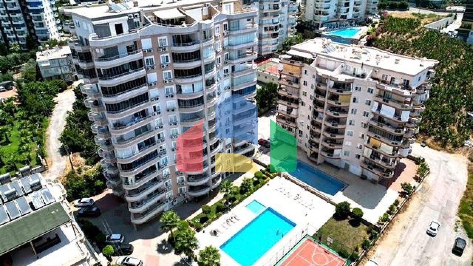 Просторная 2+1 в Махмутларе рядом с центром и морем