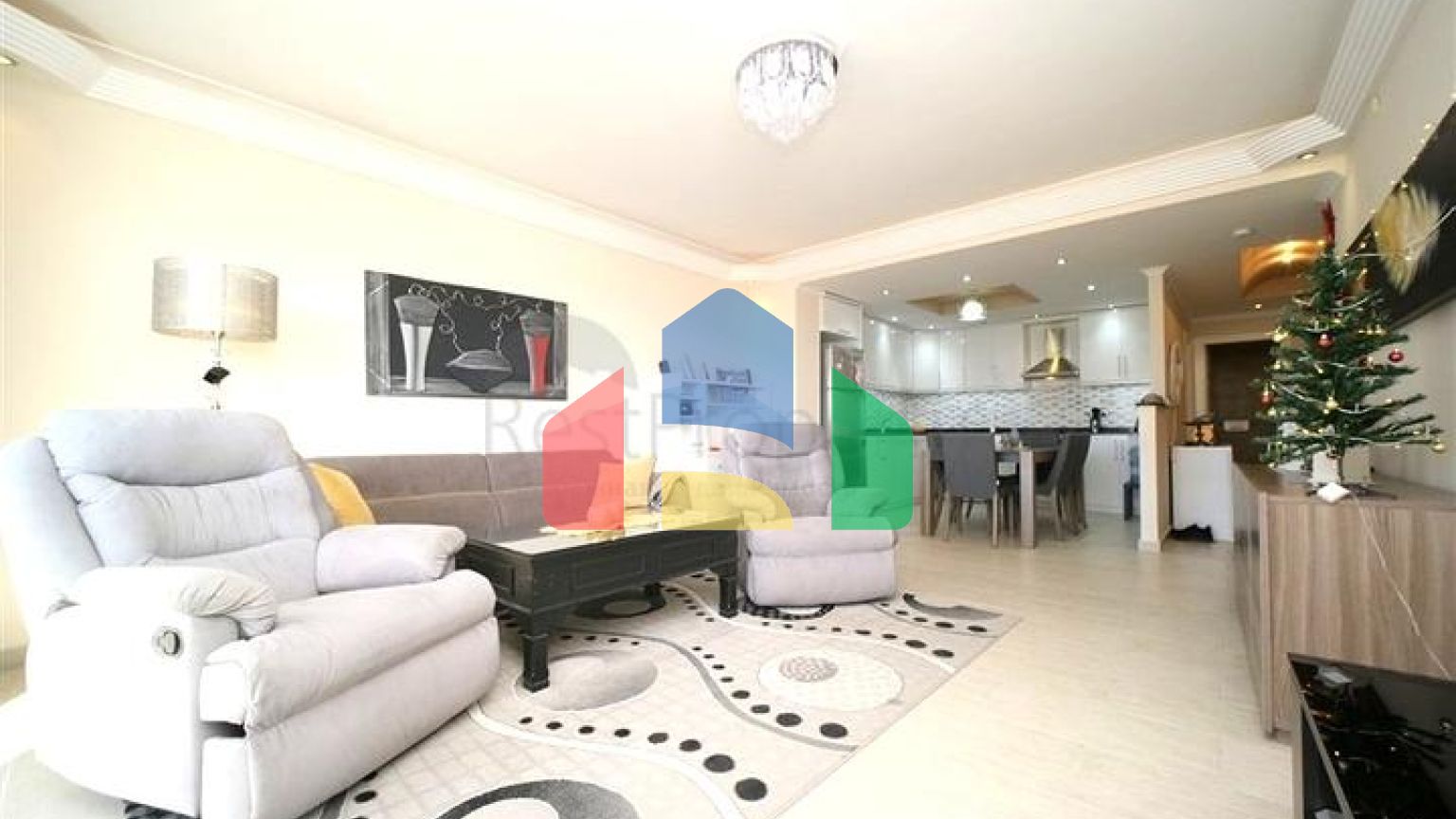 Просторная 2+1 в Махмутларе рядом с центром и морем