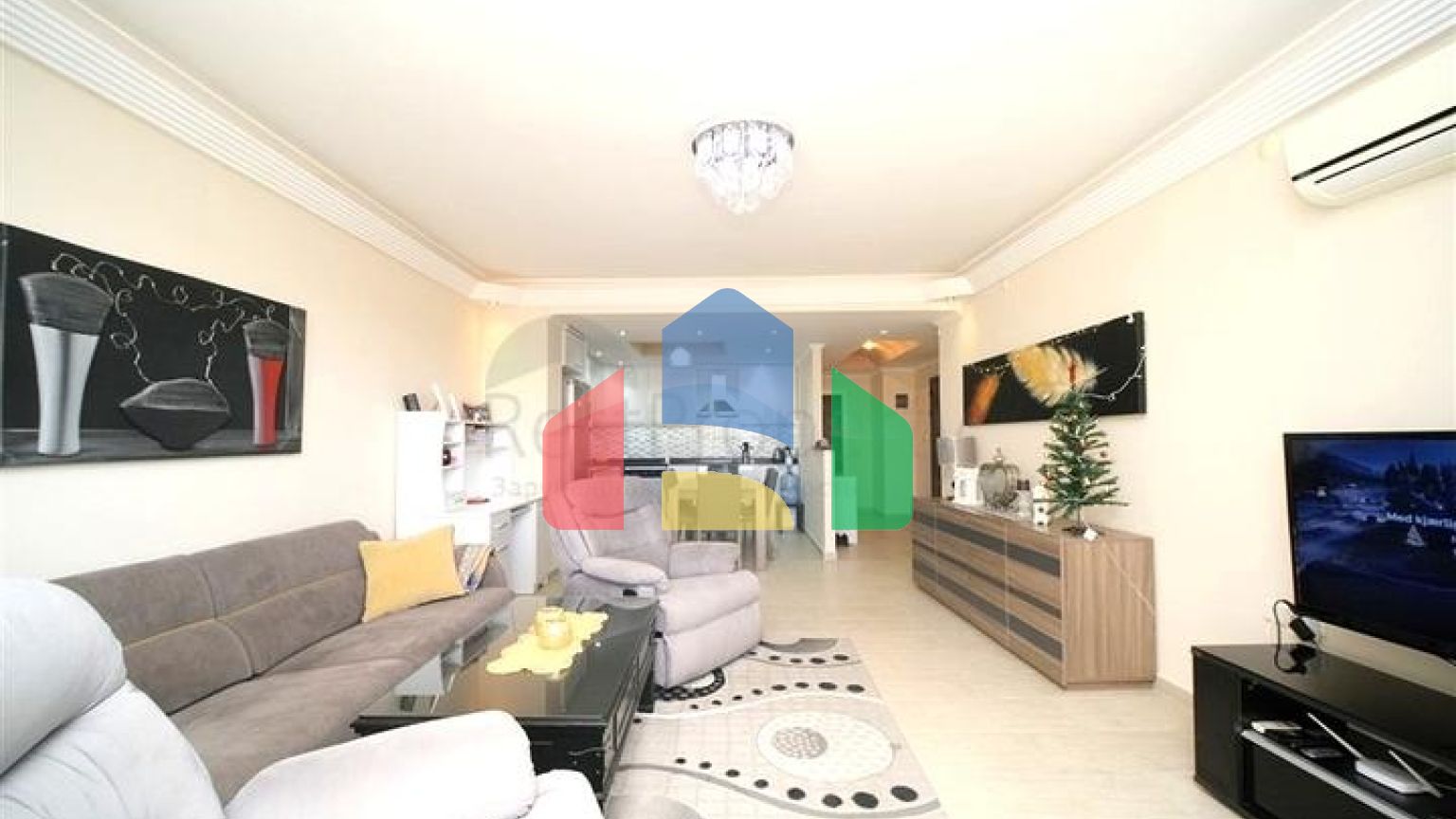 Просторная 2+1 в Махмутларе рядом с центром и морем