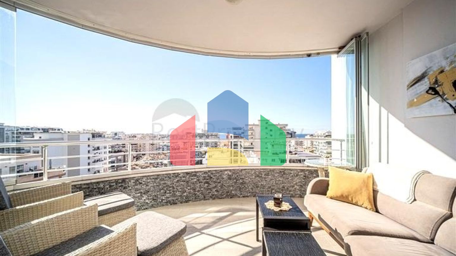 Просторная 2+1 в Махмутларе рядом с центром и морем