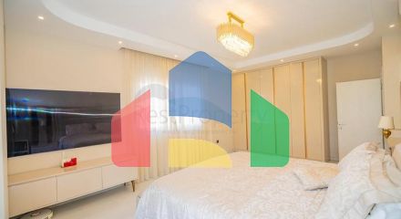 Квартира 2+1 в районе Махмутлар с отдельной кухней в современном комплексе