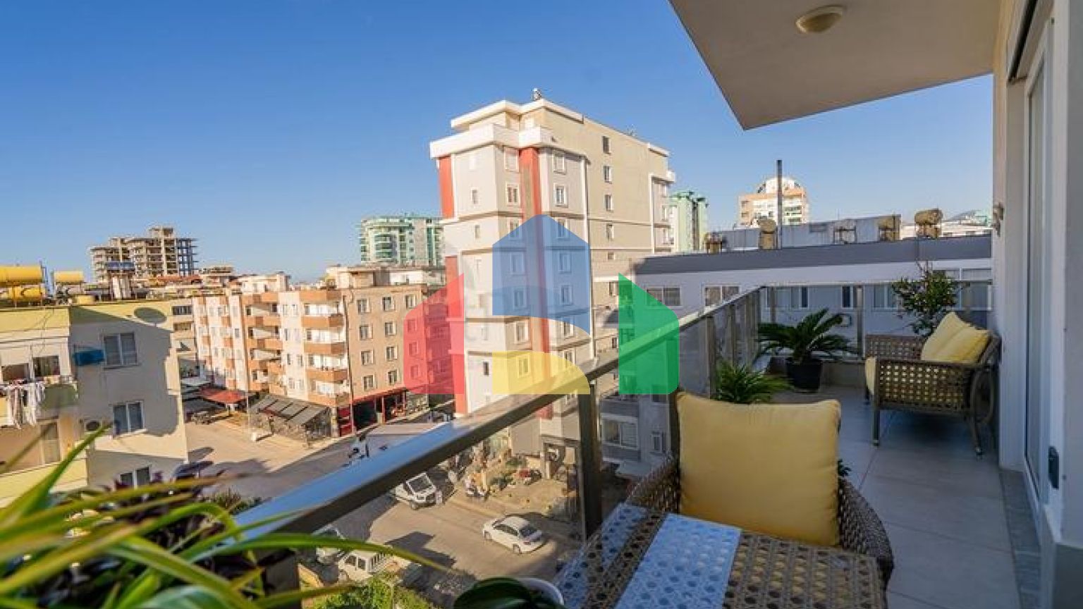 Квартира 2+1 в районе Махмутлар с отдельной кухней в современном комплексе