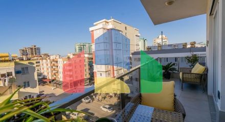 Квартира 2+1 в районе Махмутлар с отдельной кухней в современном комплексе