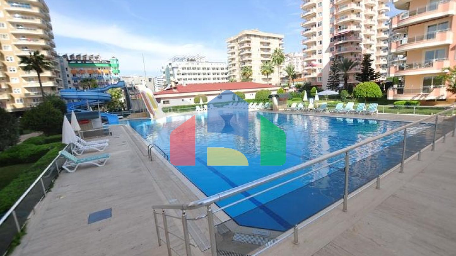 Трёхкомнатная квартира с большой площадью и развитой инфраструктурой в районе Махмутлар