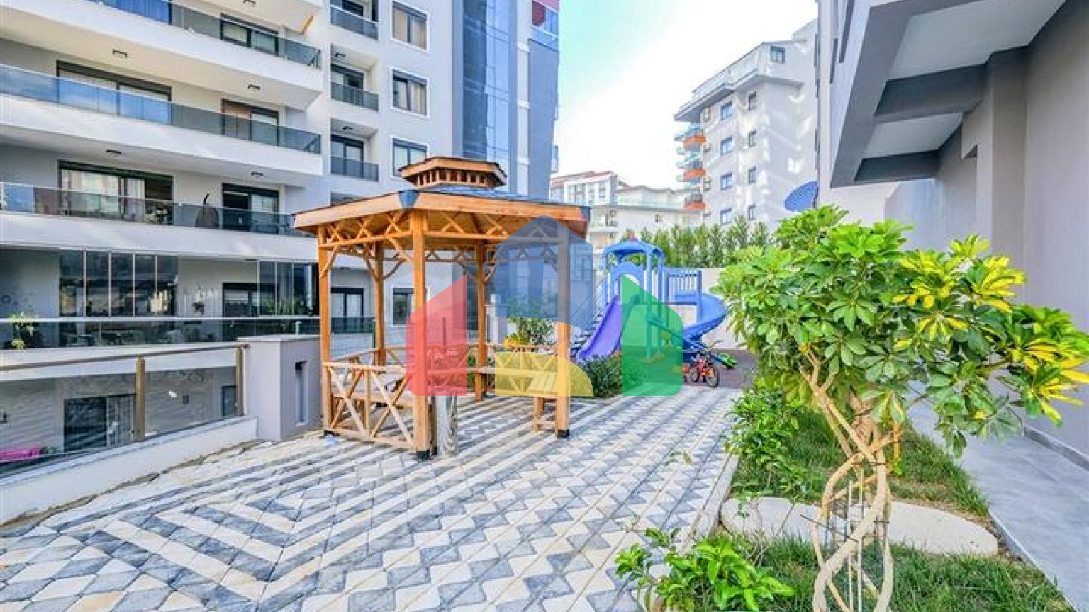 Квартира 1+1 с балконом и инфраструктурой в районе Махмутлар