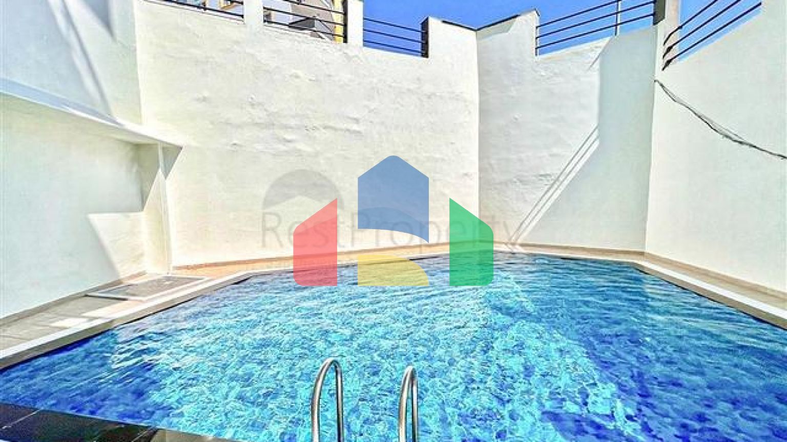 Затишна квартира 1 + 1 в сучасному будинку в Махмутларі