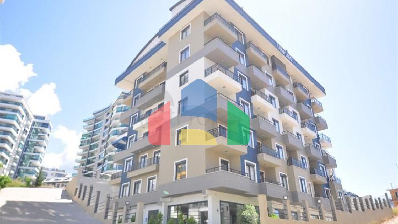 Затишна квартира 1 + 1 в сучасному будинку в Махмутларі