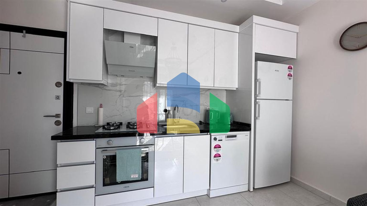 Затишна квартира 1 + 1 в сучасному будинку в Махмутларі