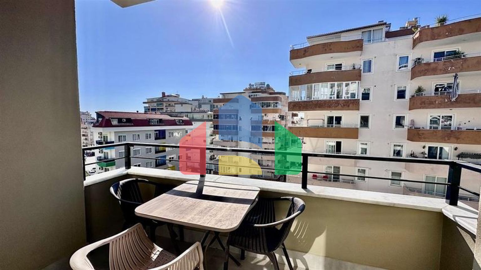 Затишна квартира 1 + 1 в сучасному будинку в Махмутларі