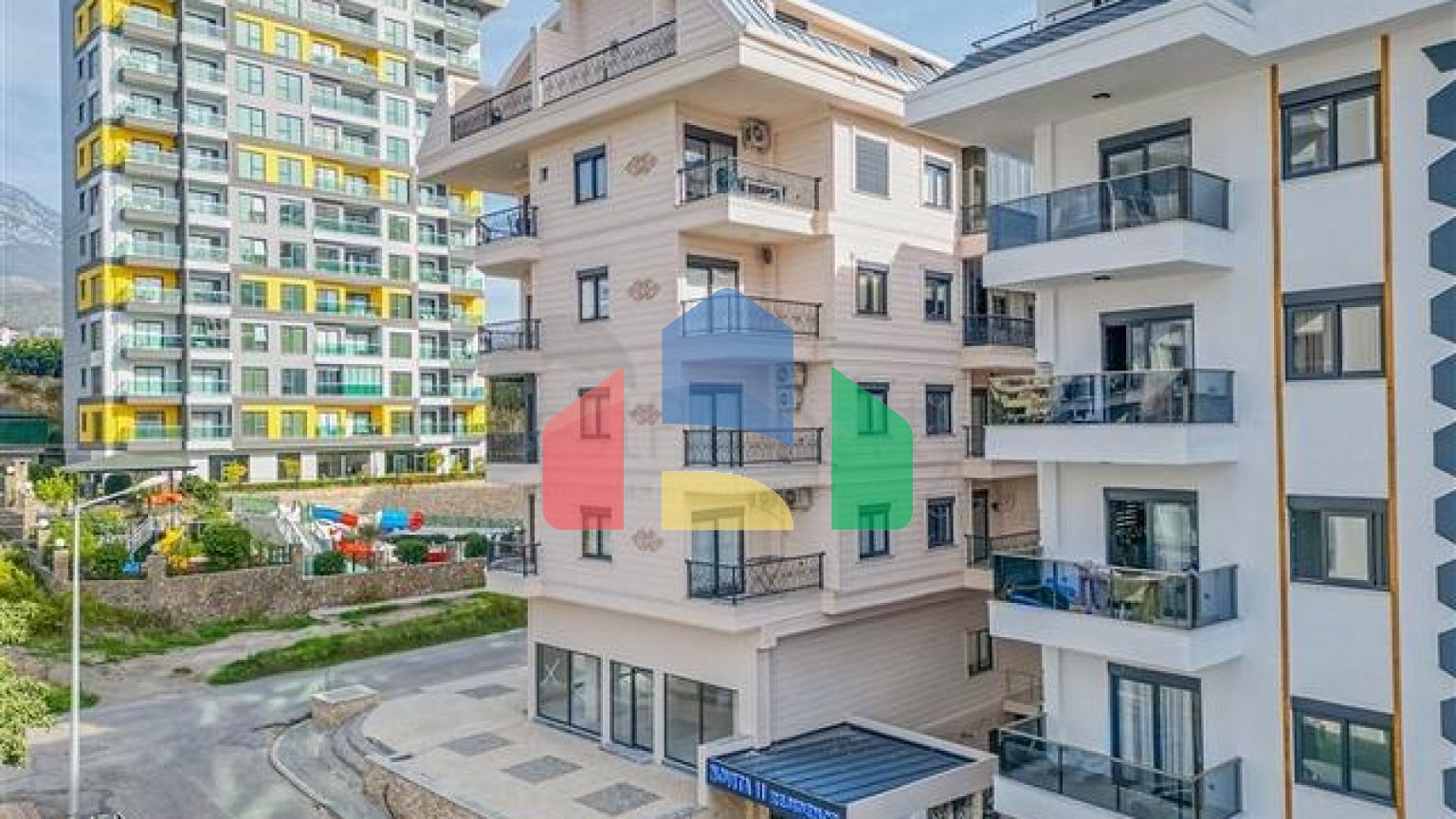 Современная меблированная квартира в новом комплексе в Махмутларе