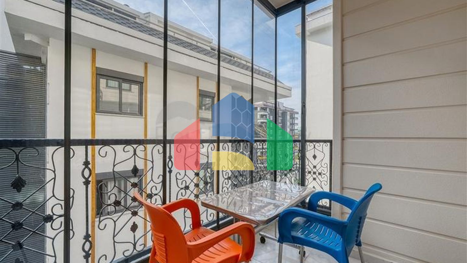 Современная меблированная квартира в новом комплексе в Махмутларе