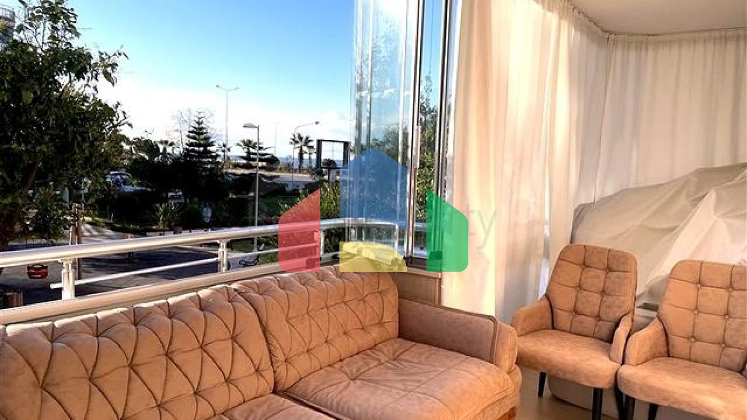 Просторная квартира 2+1 в районе Махмутлар в 50 метрах от моря