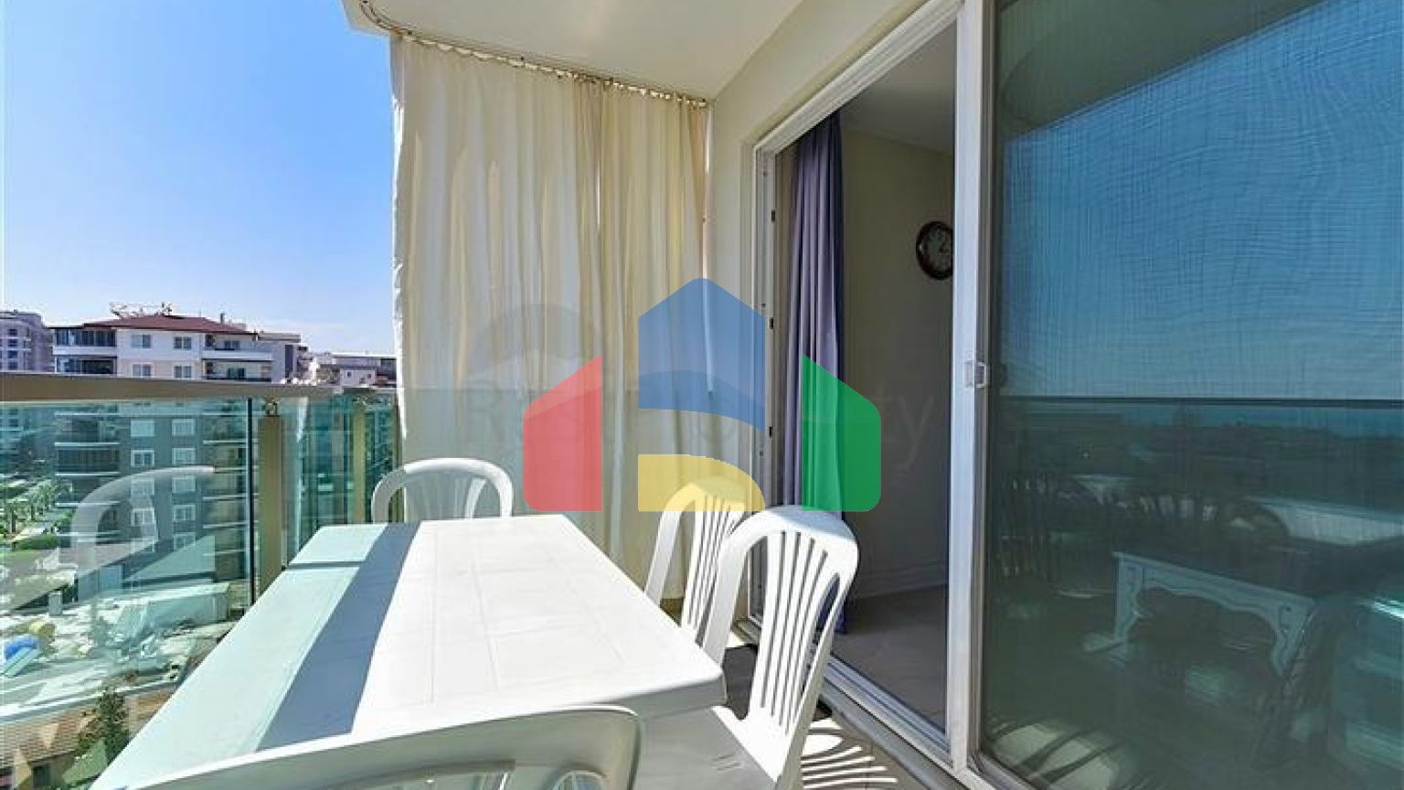 Уютная меблированная квартира в развитом жилом комплексе