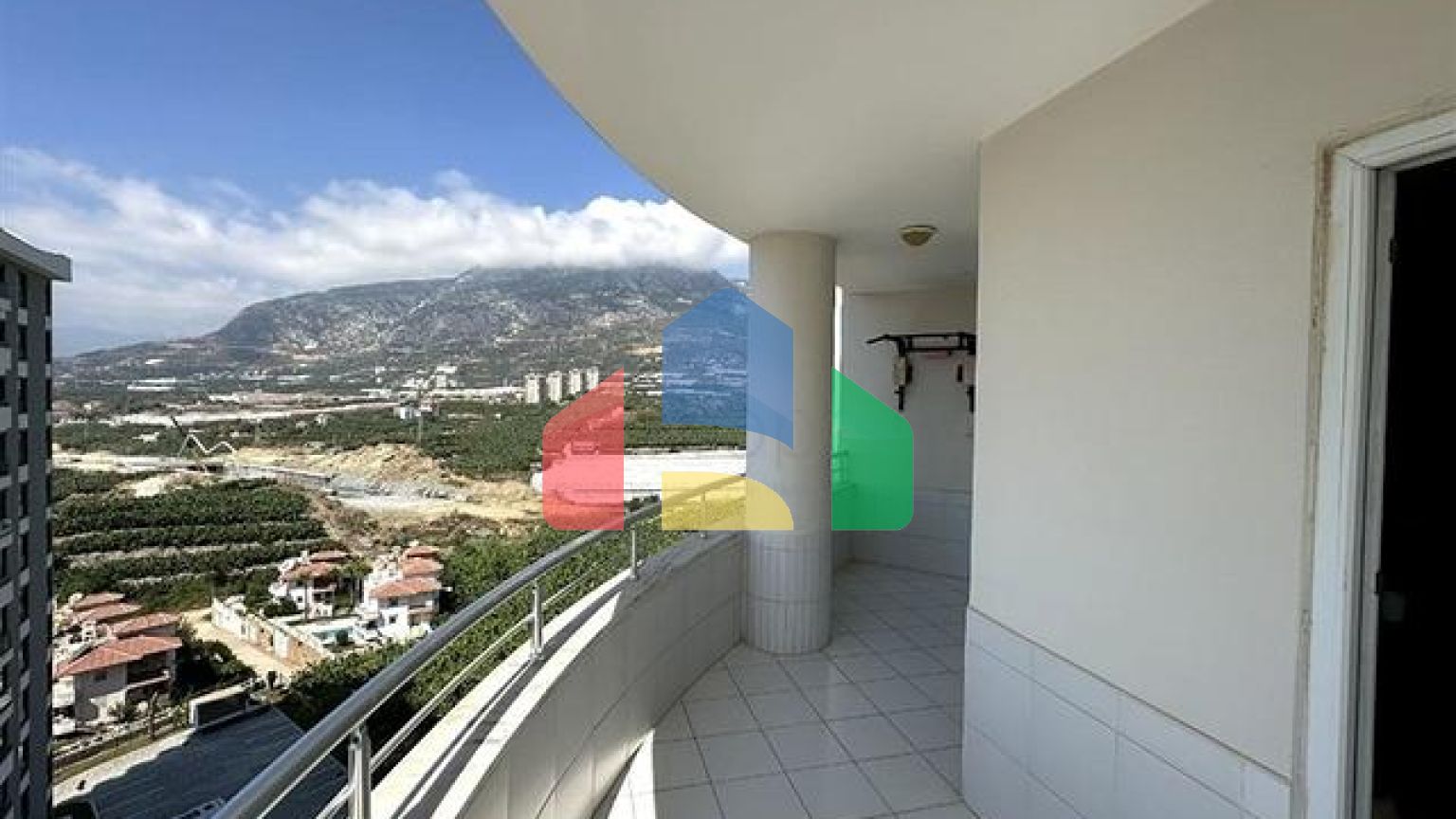 Просторная квартира 2+1 в Махмутларе с отличной инфраструктурой