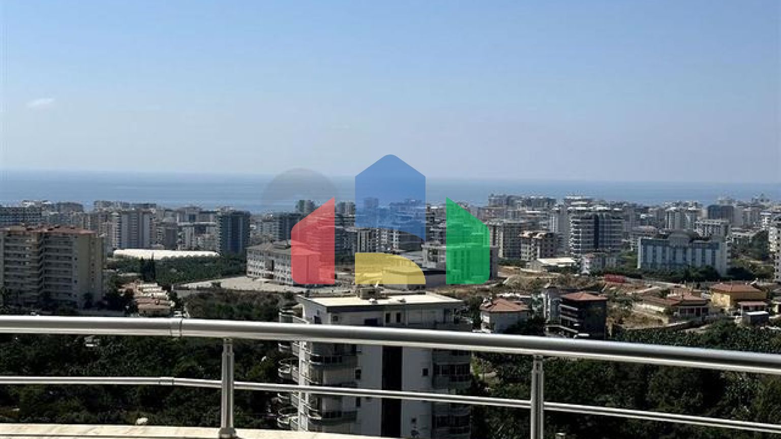 Просторная квартира 2+1 в Махмутларе с отличной инфраструктурой