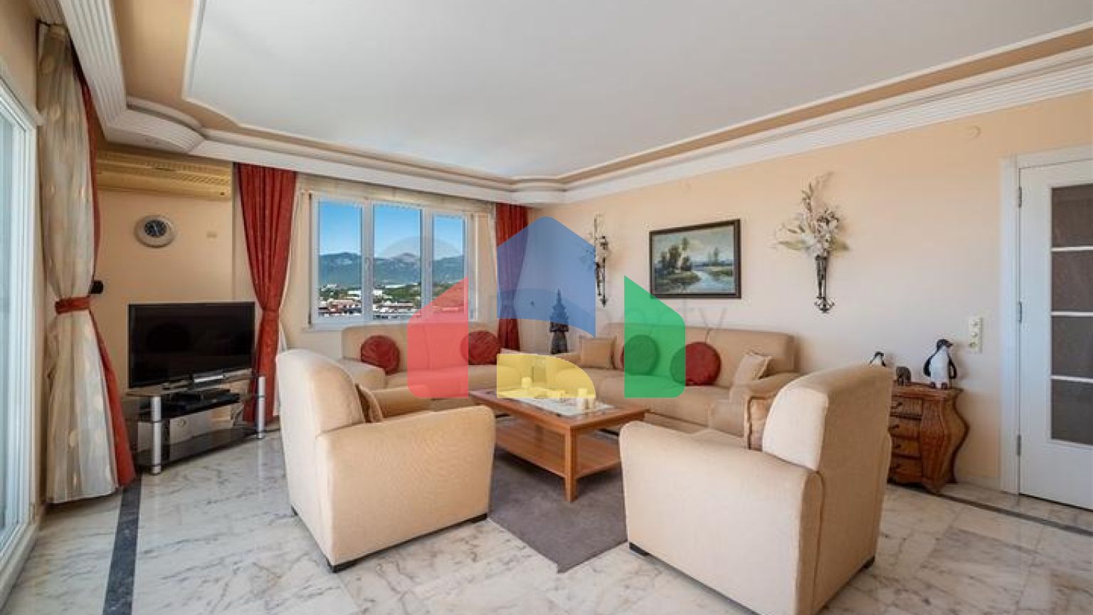 Двухкомнатная квартира с удобной планировкой в районе Махмутлар