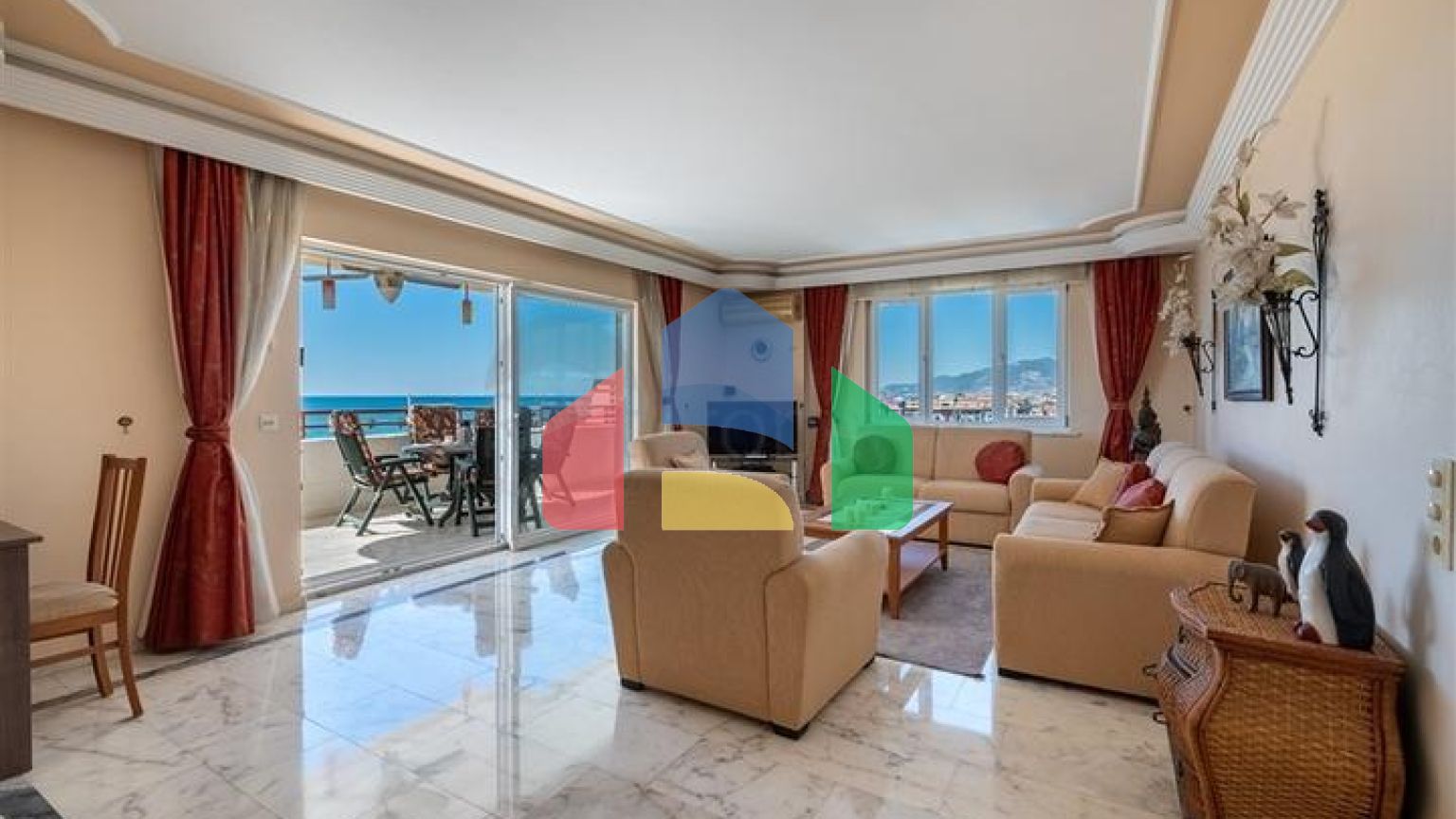 Двухкомнатная квартира с удобной планировкой в районе Махмутлар