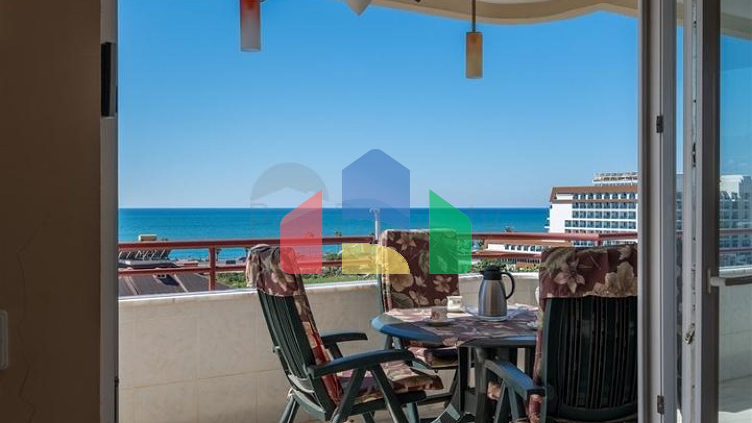 Двухкомнатная квартира с удобной планировкой в районе Махмутлар