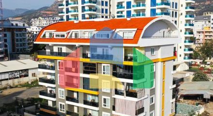 Просторный пентхаус 3+1 с террасой в современном комплексе рядом с морем в Махмутларе