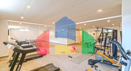 Просторный пентхаус 3+1 с террасой в современном комплексе рядом с морем в Махмутларе