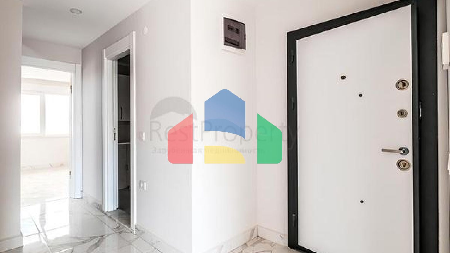 Просторный пентхаус 3+1 с террасой в современном комплексе рядом с морем в Махмутларе