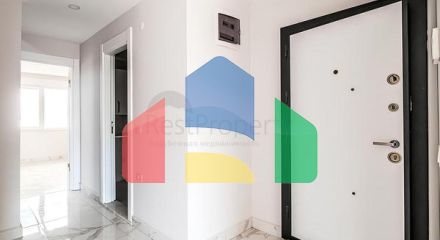 Просторный пентхаус 3+1 с террасой в современном комплексе рядом с морем в Махмутларе