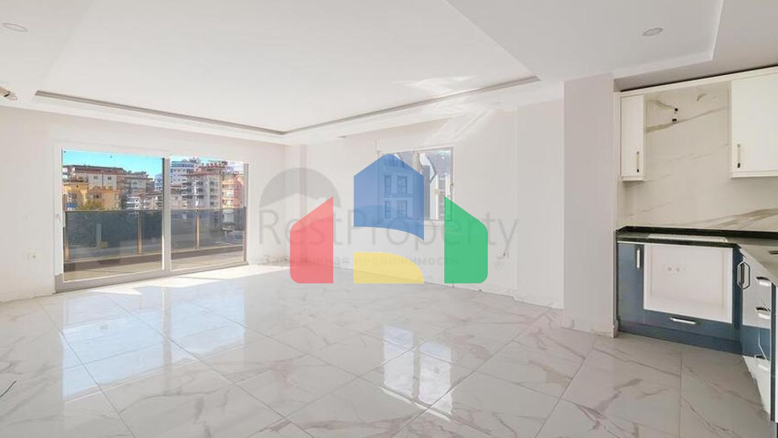 Просторный пентхаус 3+1 с террасой в современном комплексе рядом с морем в Махмутларе