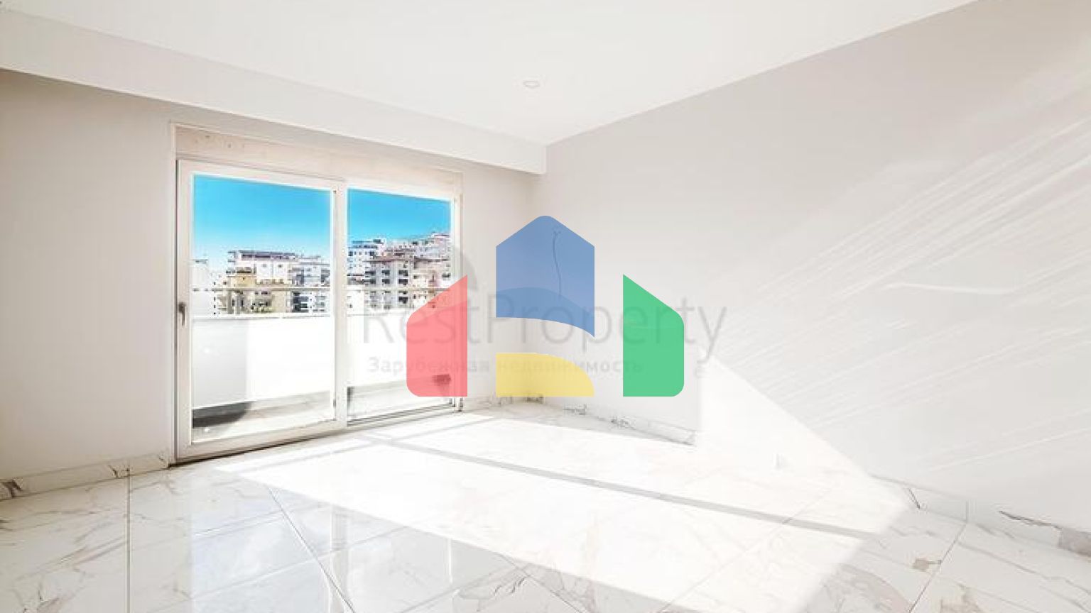 Просторный пентхаус 3+1 с террасой в современном комплексе рядом с морем в Махмутларе