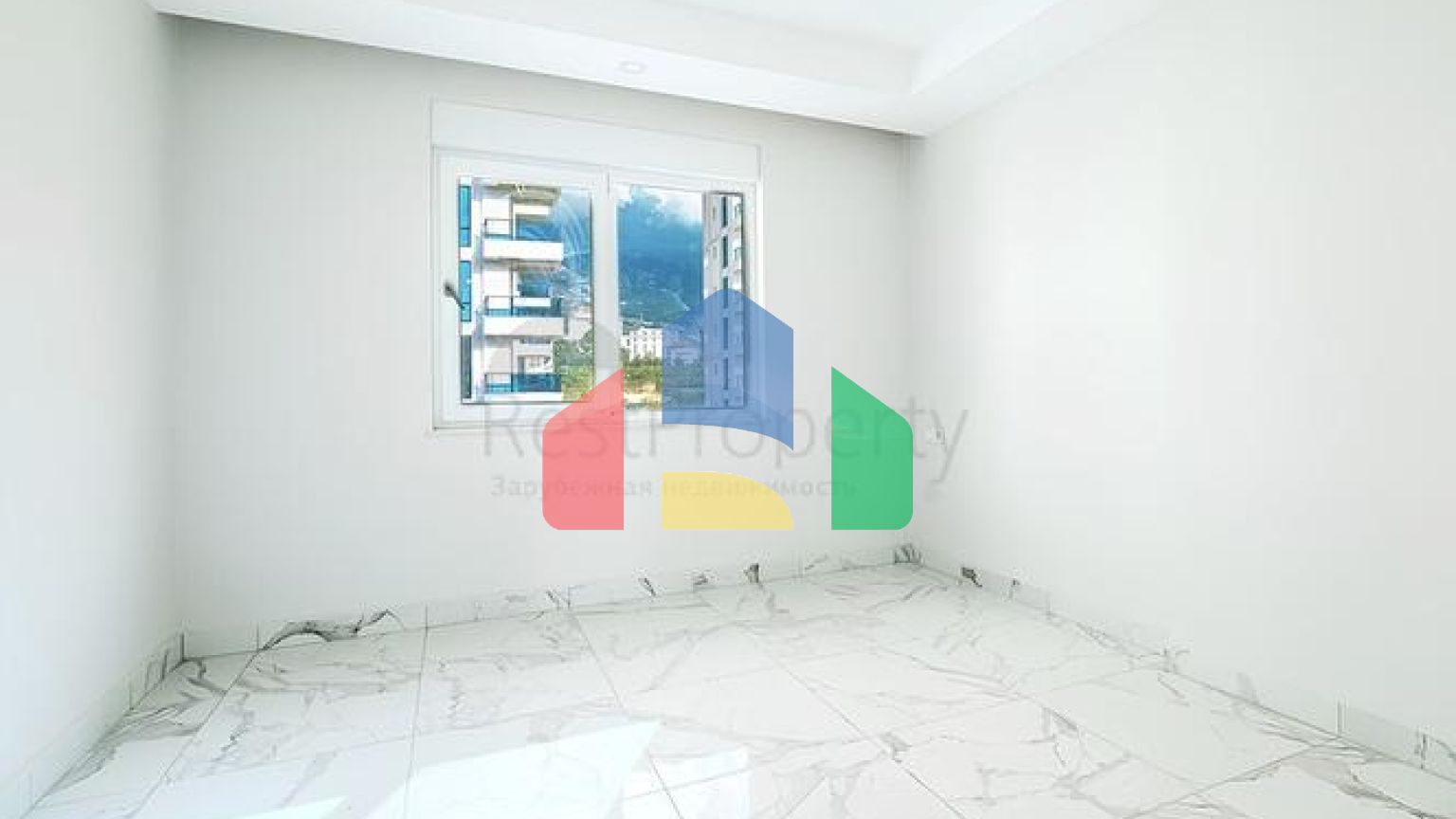 Просторный пентхаус 3+1 с террасой в современном комплексе рядом с морем в Махмутларе