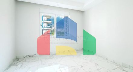 Просторный пентхаус 3+1 с террасой в современном комплексе рядом с морем в Махмутларе