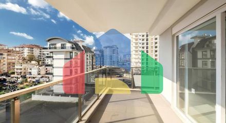 Просторный пентхаус 3+1 с террасой в современном комплексе рядом с морем в Махмутларе