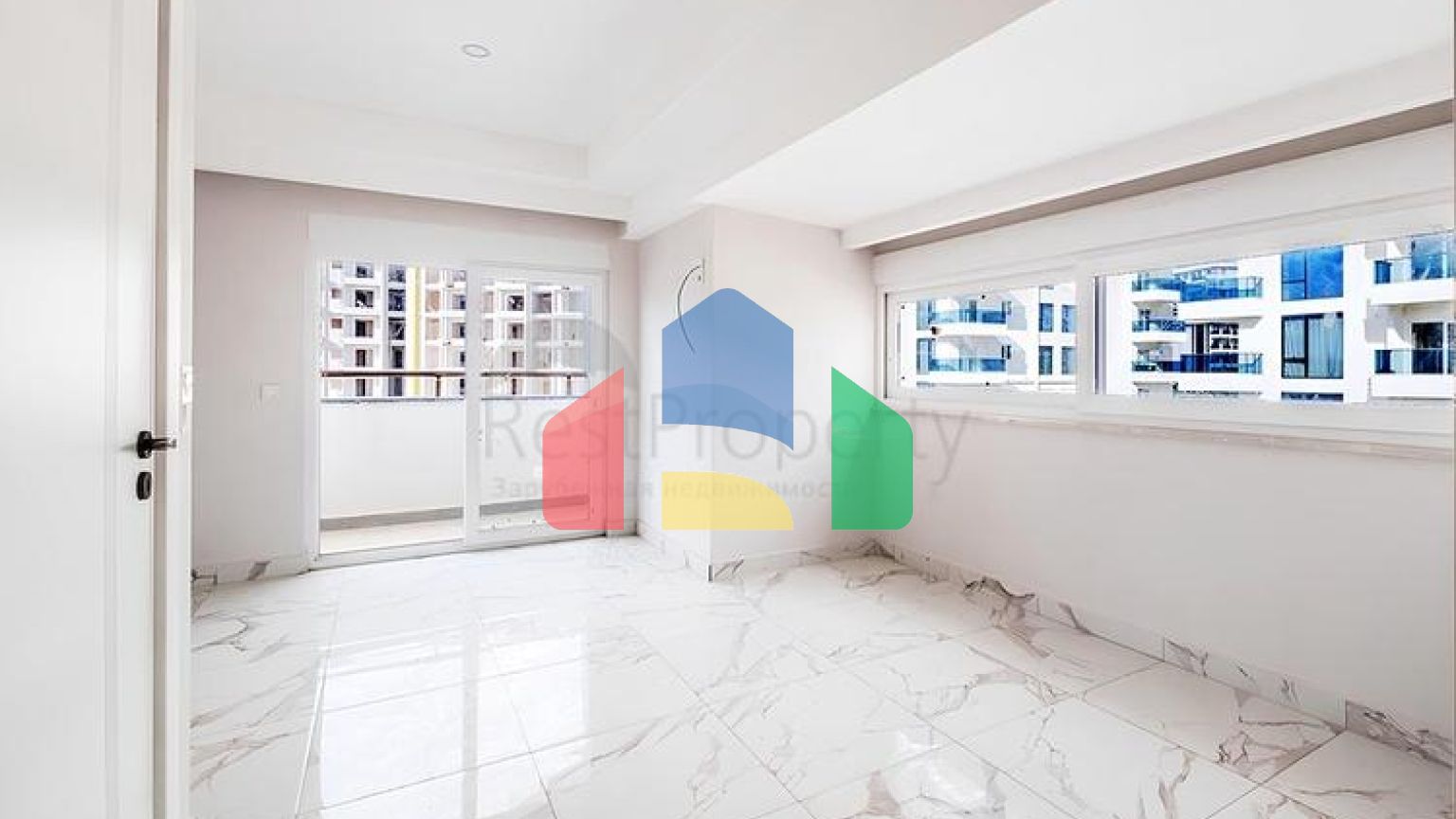 Просторный пентхаус 3+1 с террасой в современном комплексе рядом с морем в Махмутларе