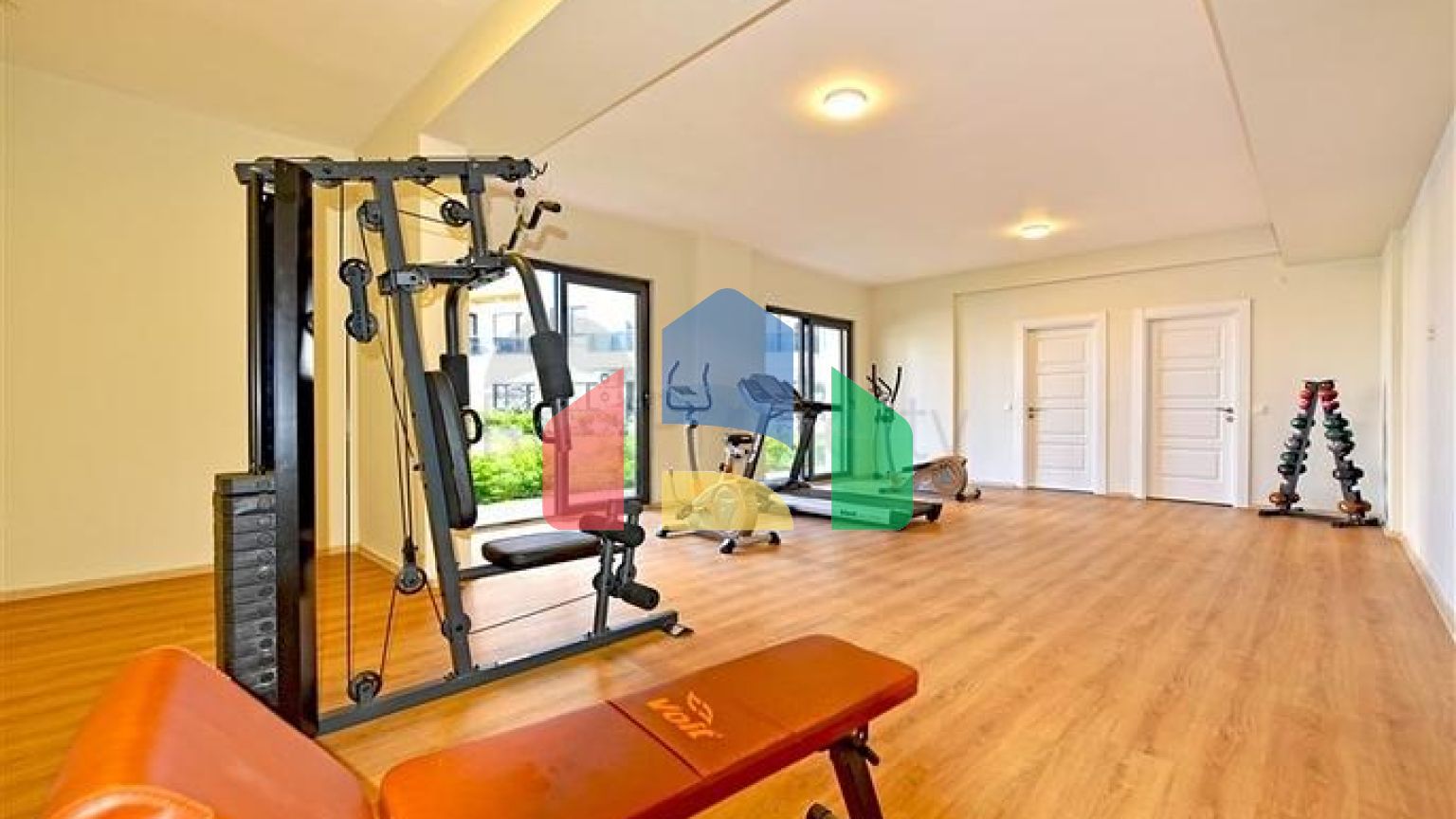 Квартира 1+1 с видом на море и богатой инфраструктурой в Махмутларе