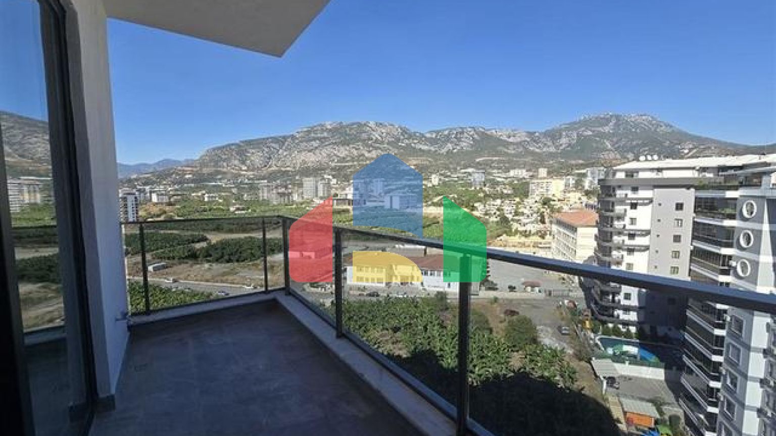 Квартира 1+1 с видом на море и богатой инфраструктурой в Махмутларе